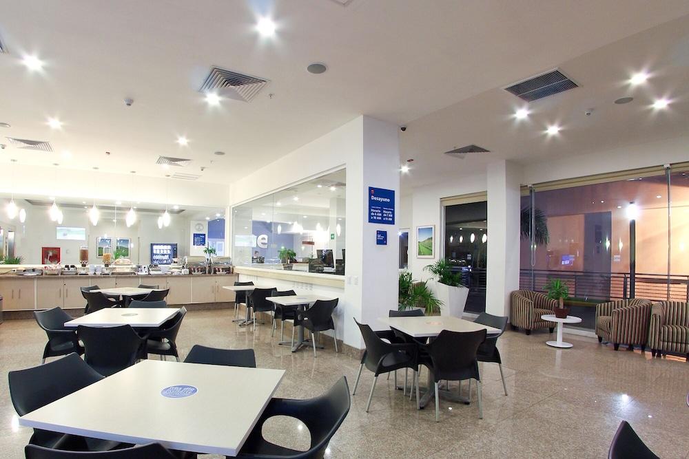 One Guadalajara Periferico Norte Jacotepec Экстерьер фото