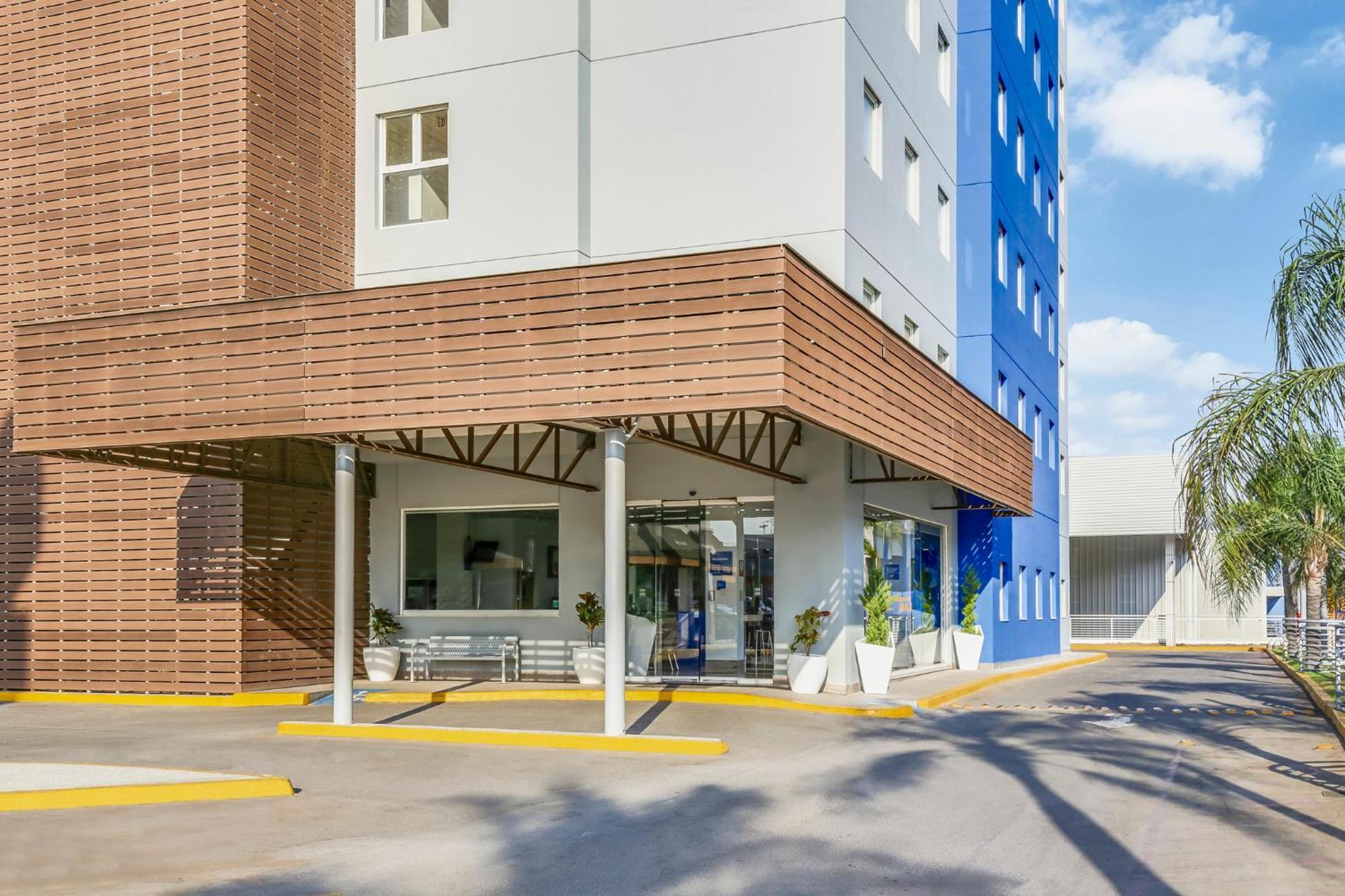 One Guadalajara Periferico Norte Jacotepec Экстерьер фото